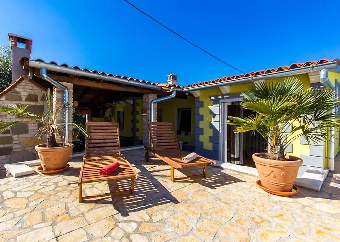 Holiday Bukovac * بولا