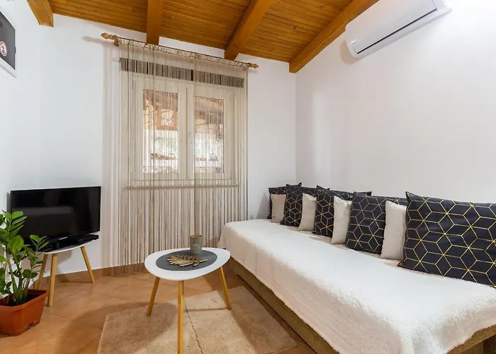 Holiday Bukovac * بولا